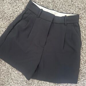 Aritzia Wilfred Tailored Shorts